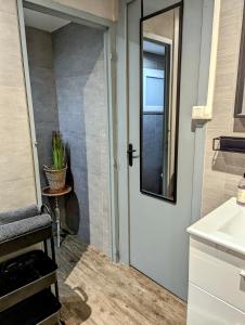 a bathroom with a door and a sink at Appartement Lila in Carcassonne