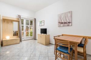 Televízia a/alebo spoločenská miestnosť v ubytovaní Apartments with a parking space Moscenicka Draga, Opatija - 7766