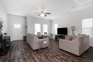 a living room with couches and a flat screen tv at 1 Story-4BR/5Beds/2.5BA Lackland-Missions-Downtown in San Antonio