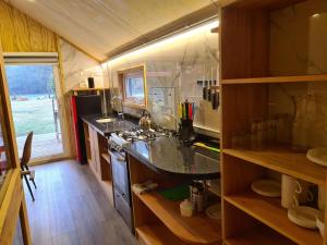 a kitchen with a sink and a counter top at Cabaña Martin Pescador, Lodge Nevados de Sollipulli in Melipeuco