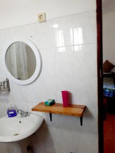 a bathroom with a sink and a mirror at Landa's Guest House in Praia do Tofo