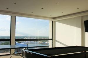 a room with a pool table and a large window at Dpto lujoso, comodo e intimo cerca de todo in Santa Cruz de la Sierra