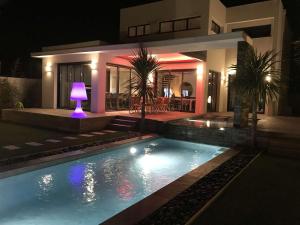 Bazén v ubytovaní Villa Contemporaine 4 Pièces avec Piscine, Jardin et Wi-Fi à Agde, Proche Plage et Commerces - FR-1-423-257 alebo v jeho blízkosti
