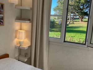 Fotografia z galérie ubytovania Maison lumineuse avec jardin, près de la plage des Grands Sables - FR-1-418-195 v destinácii Locmaria + 12 fotografií