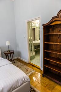 a bedroom with a bed and a bathroom with a shower at Luxury Downtown 3 Bedroom Apartment by Synagoge with Beautiful View in Budapest
