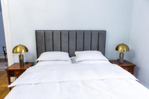 Posteľ alebo postele v izbe v ubytovaní Luxury Downtown 3 Bedroom Apartment by Synagoge with Beautiful View