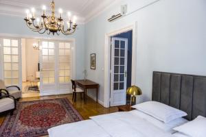 Posteľ alebo postele v izbe v ubytovaní Luxury Downtown 3 Bedroom Apartment by Synagoge with Beautiful View