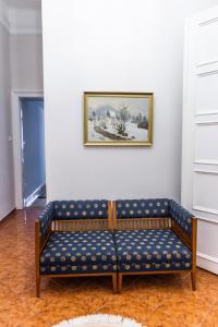 Posedenie v ubytovaní Luxury Downtown 3 Bedroom Apartment by Synagoge with Beautiful View