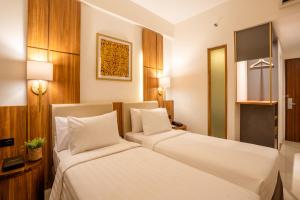Postel nebo postele na pokoji v ubytování Crystalkuta Hotel - Bali