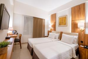 Postel nebo postele na pokoji v ubytování Crystalkuta Hotel - Bali