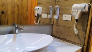 Bilik mandi di Upavan Resort