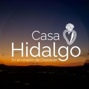 墨西哥城的住宿－Casa Hidalgo En El Corazón de Coyoacán，带有心脏的casa hibibo标志
