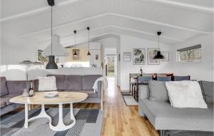 Posezení v ubytování Three-Bedroom Holiday Home In Toftlund