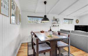 TV a/nebo společenská místnost v ubytování Three-Bedroom Holiday Home In Toftlund