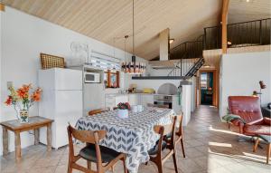 Kuchyň nebo kuchyňský kout v ubytování Holiday Home Strandlyst Vinderup Iv
