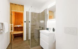 a bathroom with a shower and a toilet and a sink at Cozy Home In Lembruchdümmer See in Lembruch
