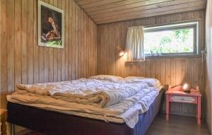 Rúm í herbergi á Amazing Home In Oksbl With 3 Bedrooms, Sauna And Wifi