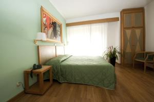 Postel nebo postele na pokoji v ubytování Hotel Touring + 26 fotografií