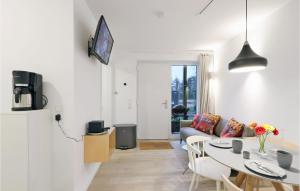 a living room with a table and a couch at Pet Friendly Apartment in Lembruch
