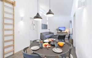 a dining room and living room with a table and chairs at Gorgeous Home In Lembruchdümmer See in Lembruch