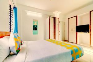 מיטה או מיטות בחדר ב-Vrishi Suites