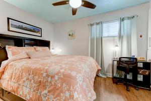 a bedroom with a bed and a ceiling fan at Perfect Condo Stay Near Downtown Austin and UT in Austin