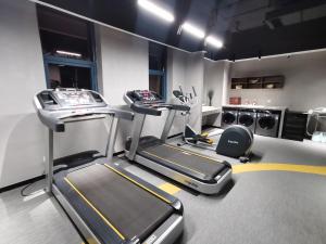 杭州东站汇和君亭酒店 - 免费自助洗衣的健身中心和/或健身设施