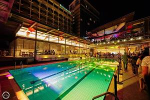 Bazén v ubytování Kingwood Hotel Sibu nebo v jeho okolí