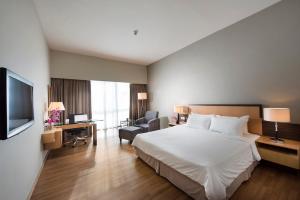 Postel nebo postele na pokoji v ubytování Kingwood Hotel Sibu + 33 fotografií