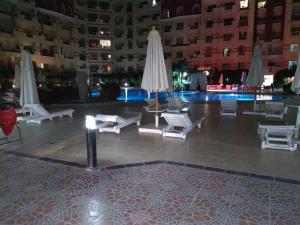 The swimming pool at or close to Florenza khamsin aprt F7