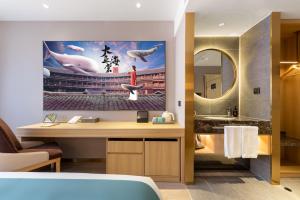 East Sacred Hotel--Very near Beijing Tiananmen Square ,the Forbidden City,The temple of heaven ,3 minutes' walk to Wangfujing subway ,Located in the center of Beijing, many shopping malls around,Free laundry service,Newly renovated hotel的一间浴室
