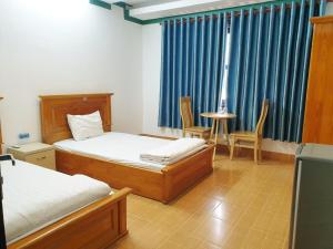 เตียงในห้องที่ Mũi Dinh Hotel
