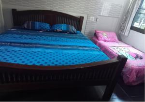 Postel nebo postele na pokoji v ubytování J2 Uttaradit