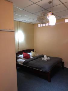 Postel nebo postele na pokoji v ubytování Holiday Phangan - Hostel & Bar