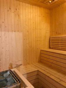 a sauna with wooden walls and a wooden tub at Cozy Spacious Home 2 BR SKS Habitat Larkin JB in Johor Bahru