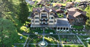 Κήπος έξω από το Alpenrose Hotel and Gardens