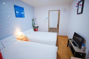 Postel nebo postele na pokoji v ubytování HOTEL AARON通天西