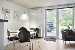 Posezení v ubytování Sommerhus ved Vesterhavet + 18 fotografií