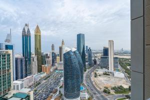Nespecifikovaný výhled na destinaci Dubaj nebo výhled na město při pohledu z apartmánu