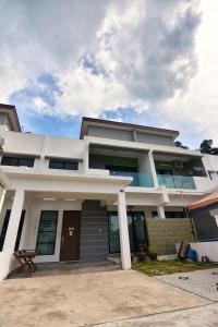 a large white house with a driveway at 75 pangkor ocean in Pangkor