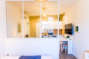 Televízia a/alebo spoločenská miestnosť v ubytovaní La Clé Studio Clim, WiFi, Gare et Port de Toulon