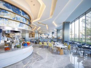 Restoran või mõni muu söögikoht majutusasutuses Regala Skycity Hotel