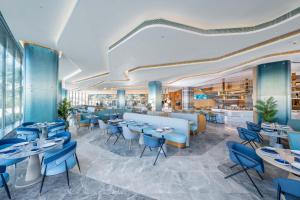 Restoran või mõni muu söögikoht majutusasutuses Regala Skycity Hotel