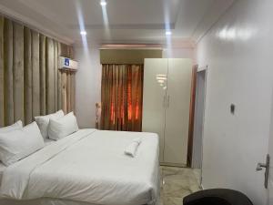 Ένα ή περισσότερα κρεβάτια σε δωμάτιο στο White Gold Hotel