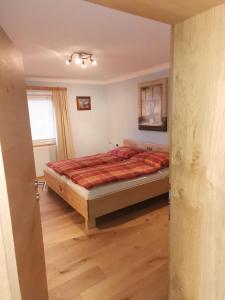 A bed or beds in a room at Ferienwohnung Konrad