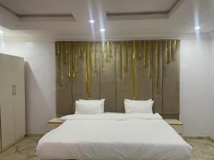 Ένα ή περισσότερα κρεβάτια σε δωμάτιο στο White Gold Hotel