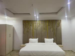 Ένα ή περισσότερα κρεβάτια σε δωμάτιο στο White Gold Hotel