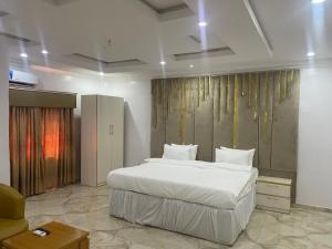 Ένα ή περισσότερα κρεβάτια σε δωμάτιο στο White Gold Hotel
