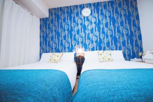 Postel nebo postele na pokoji v ubytování HOTEL AARON通天西