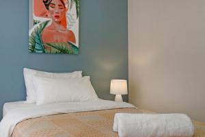 Ένα ή περισσότερα κρεβάτια σε δωμάτιο στο West Beach Escape #Entire house with pool